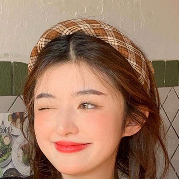 Neutral Plaid Minimalist Headband - Picture 4 of 9